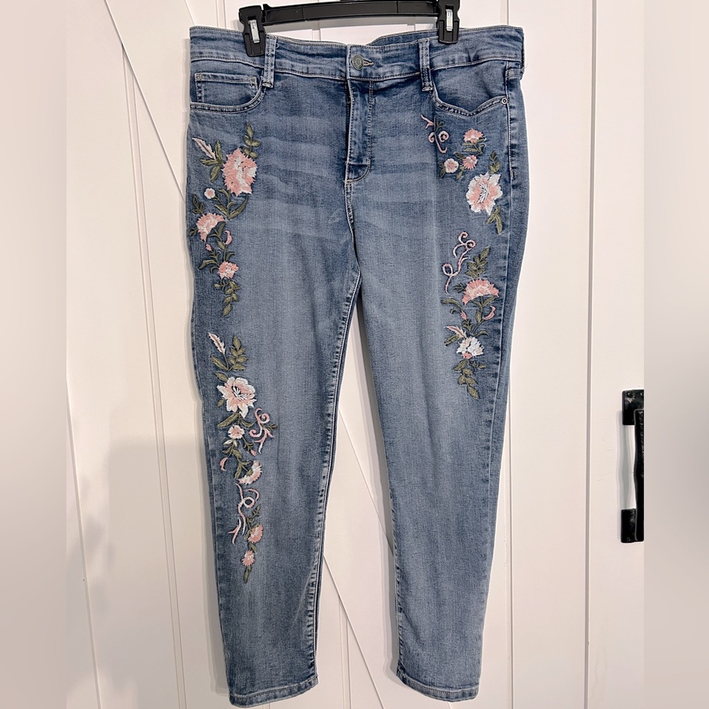St John’s Bay light wash embroidered denim capris